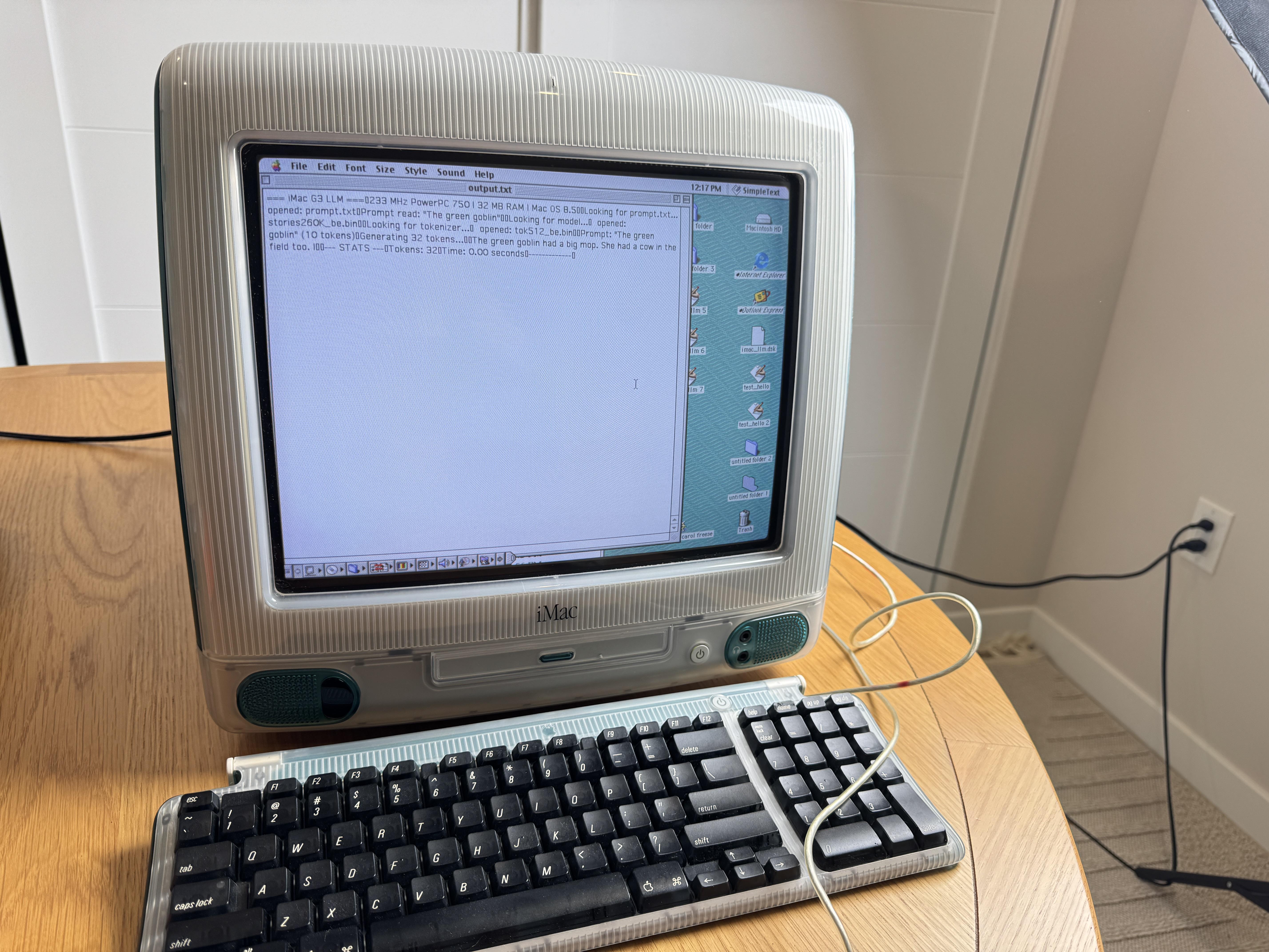 1998년 iMac G3 32MB RAM에서 LLM을 돌린 실험